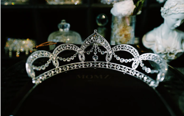 Regal Hearts and Teardrops Tiara: The Ultimate Sparkling Zirconia Crown for Weddings and Pageants