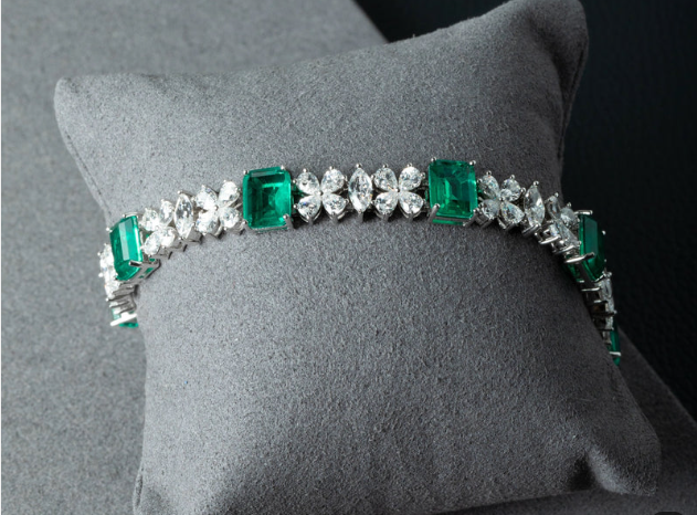 Timeless Luxury: Embrace Ethical Fashion with a Lab-Grown Emerald and Zircon Bracelet