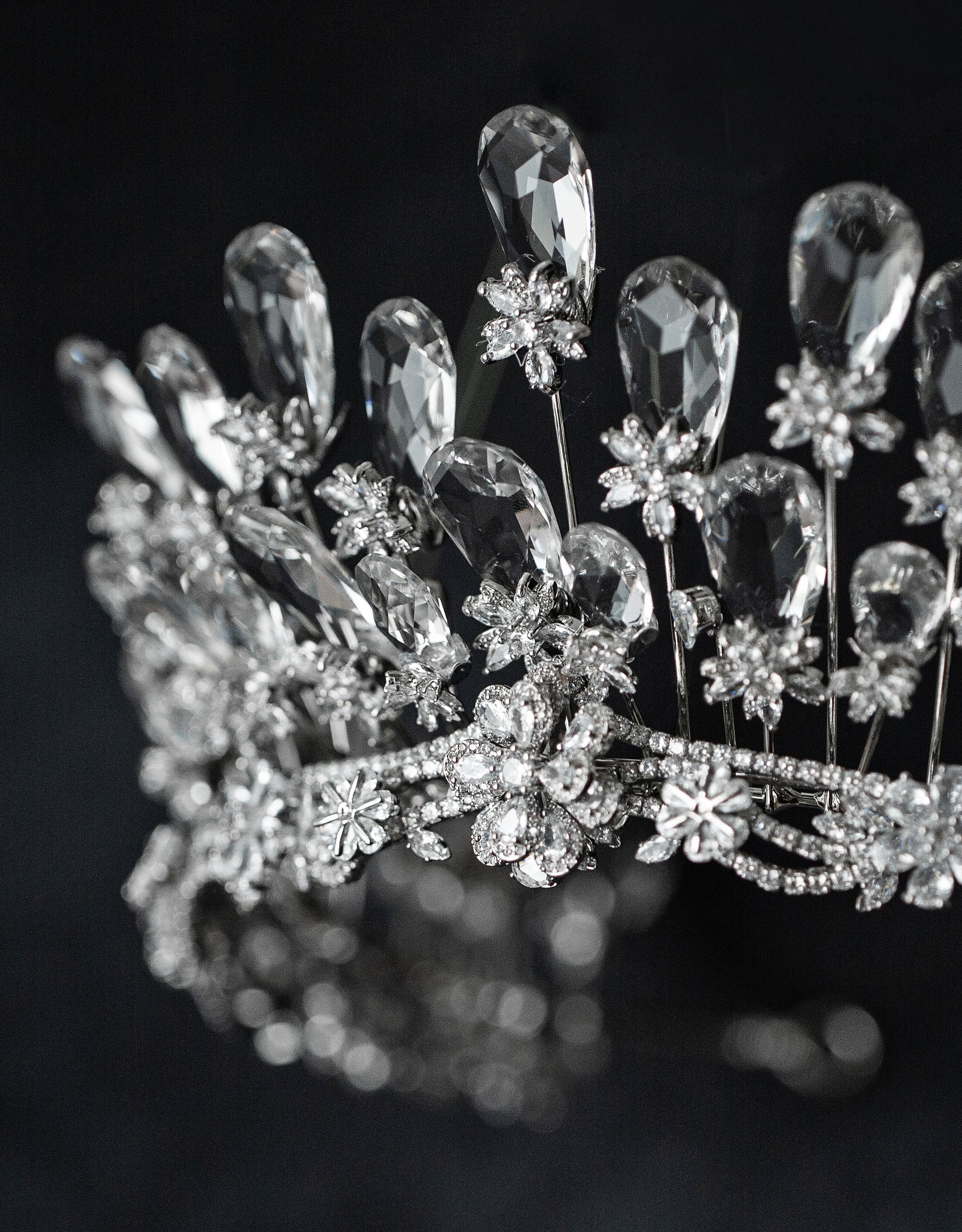 Regal Brilliance: Swarovski Crystal Bridal Tiara