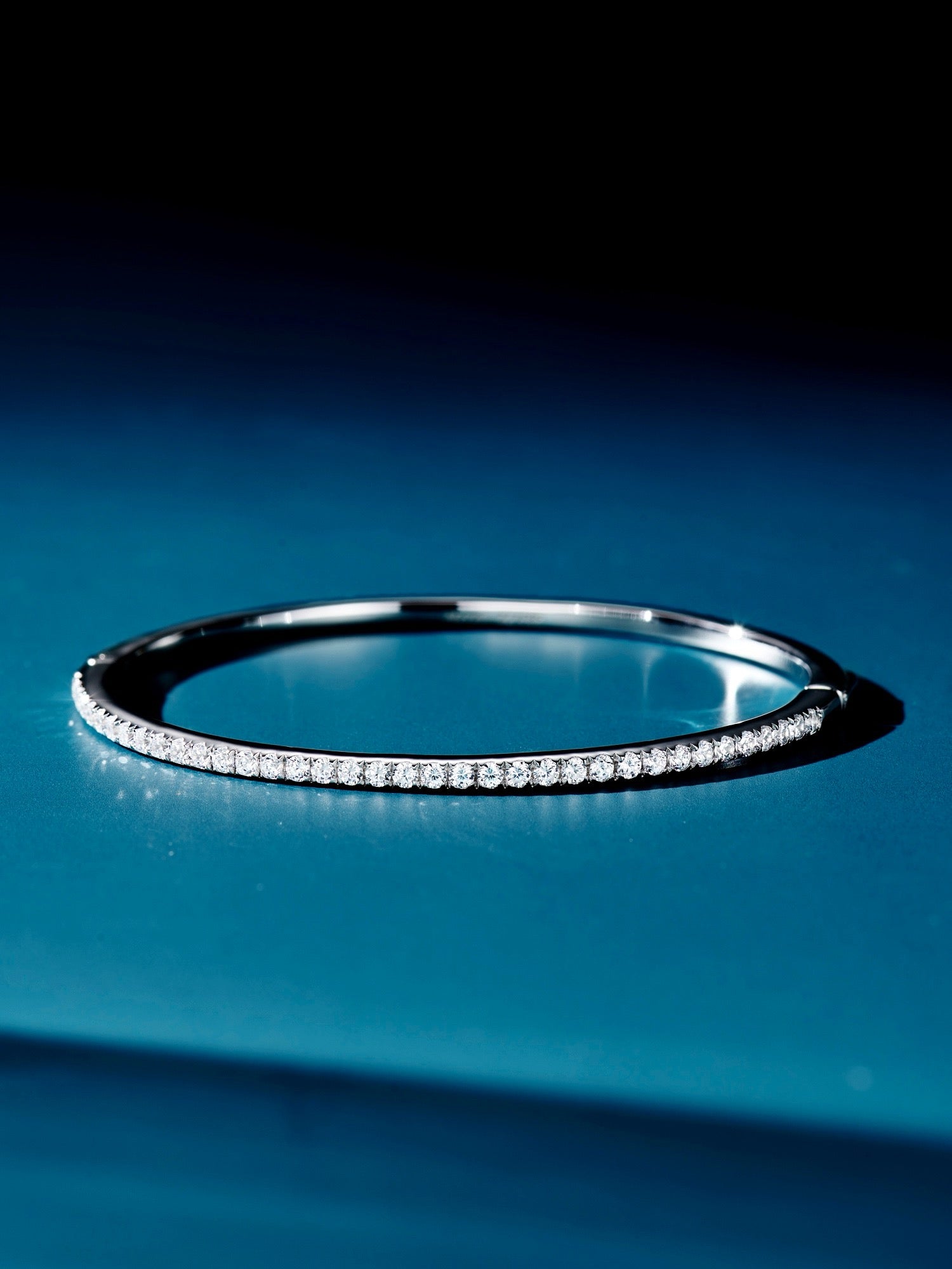 Radiant Elegance: Sleek 18k White Gold-Plated Zirconia Bangle