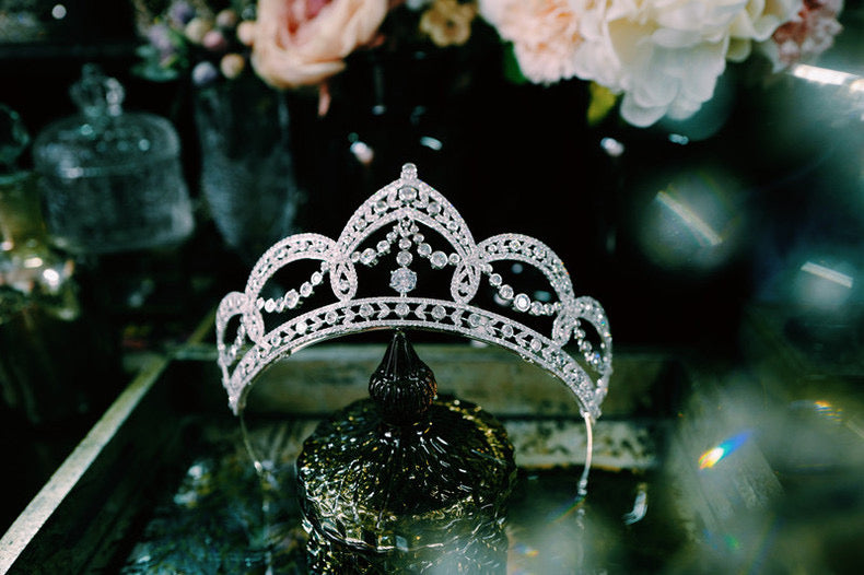 Baroque Grandeur: 24k Gold-Plated Tiara with Natural Zircon - A Bridal Crown of Splendor