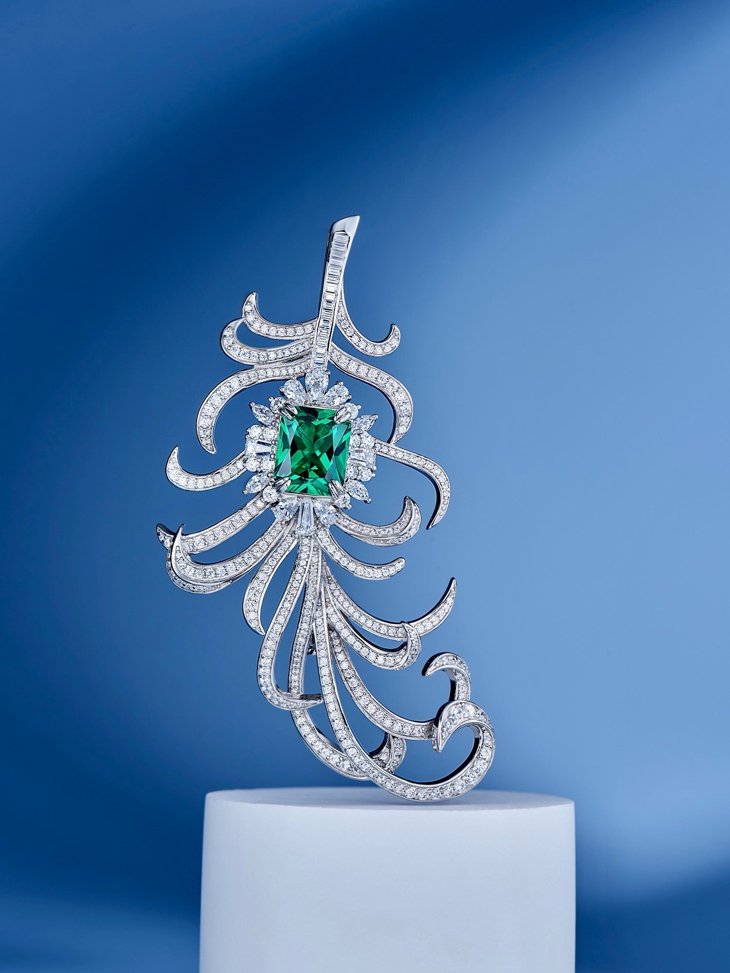 Versatile Elegance: 4CT Lab-Created Colombian Emerald & Green Spinel Feather Brooch-Necklace