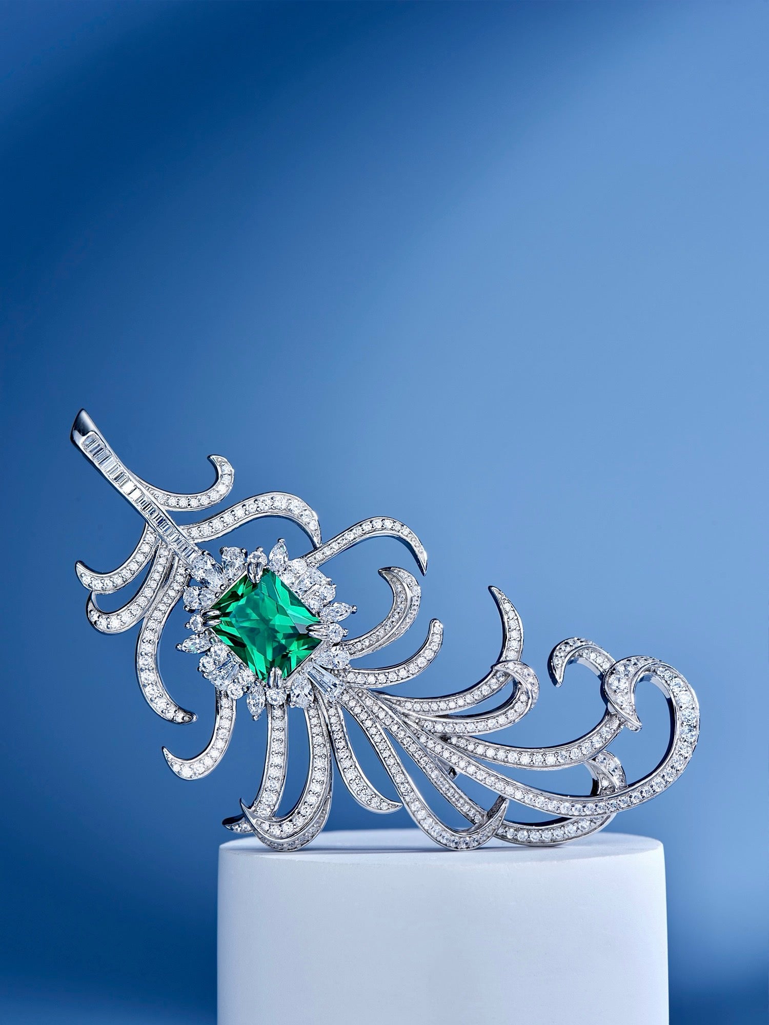 Versatile Elegance: 4CT Lab-Created Colombian Emerald & Green Spinel Feather Brooch-Necklace