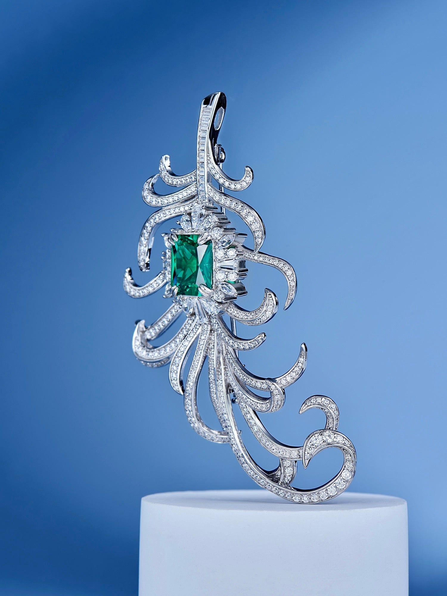 Versatile Elegance: 4CT Lab-Created Colombian Emerald & Green Spinel Feather Brooch-Necklace