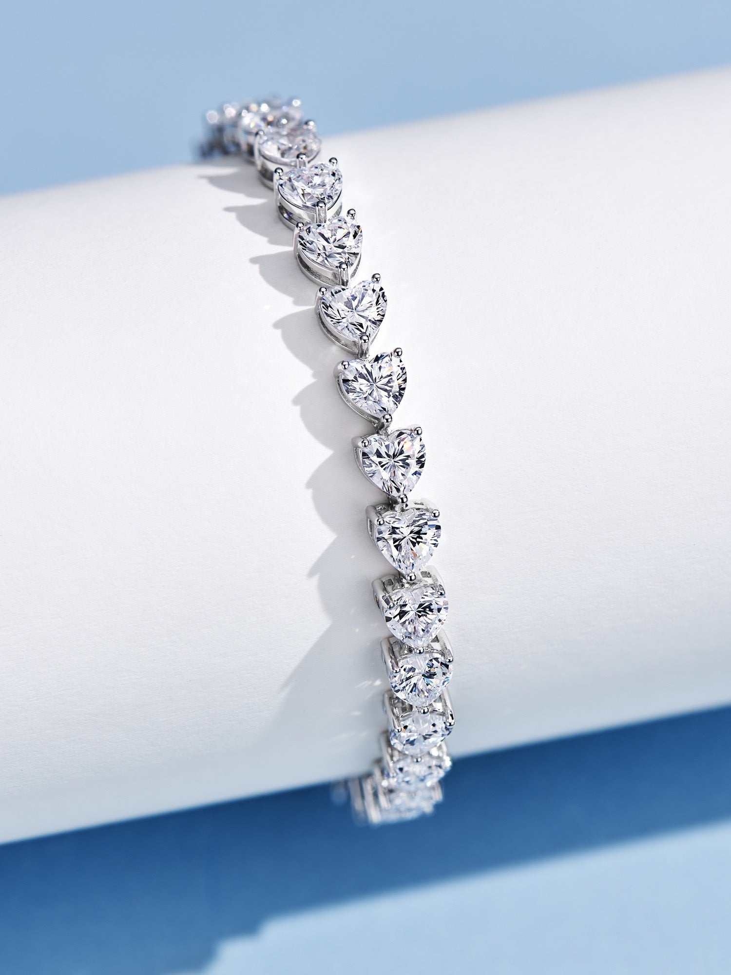 Heartfelt Sparkle: Heart-Shaped Natural Zircon Bracelet