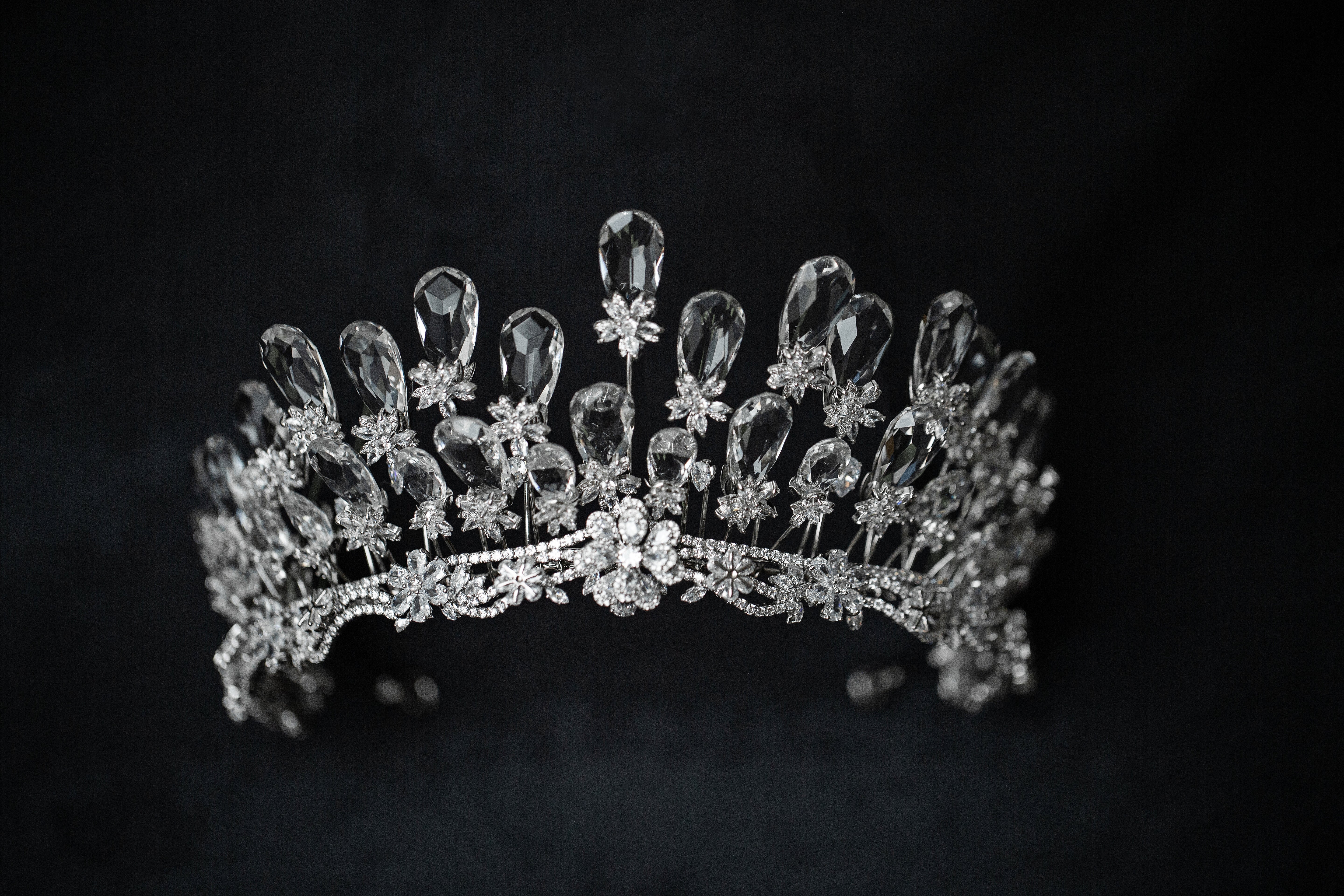 Regal Brilliance: Swarovski Crystal Bridal Tiara